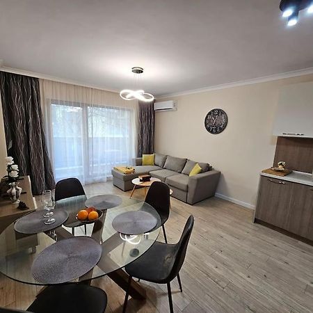 Serenity In The Heart Of Varna With Parking Bagian luar foto