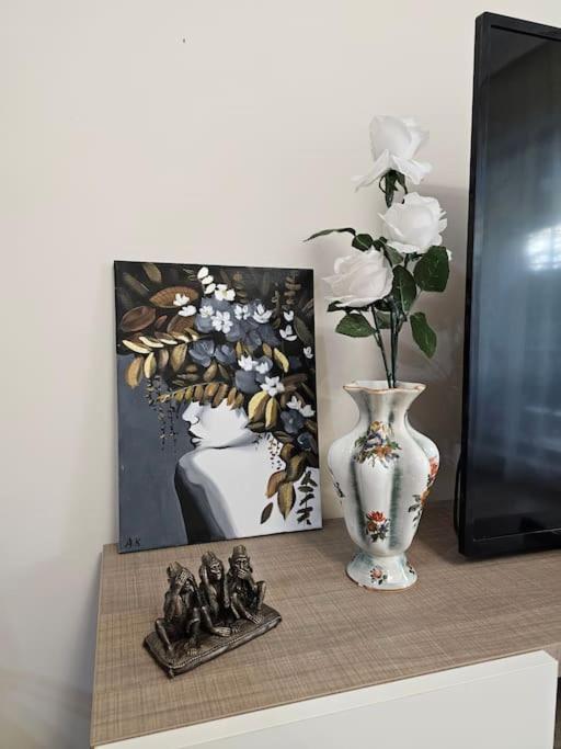 Serenity In The Heart Of Varna With Parking Bagian luar foto