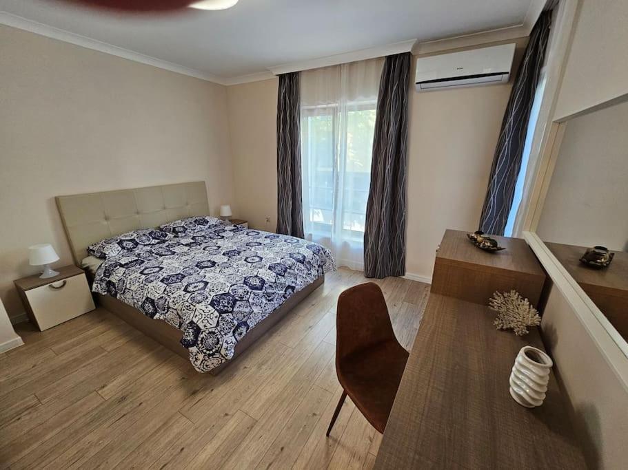 Serenity In The Heart Of Varna With Parking Bagian luar foto