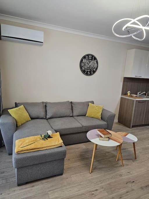 Serenity In The Heart Of Varna With Parking Bagian luar foto