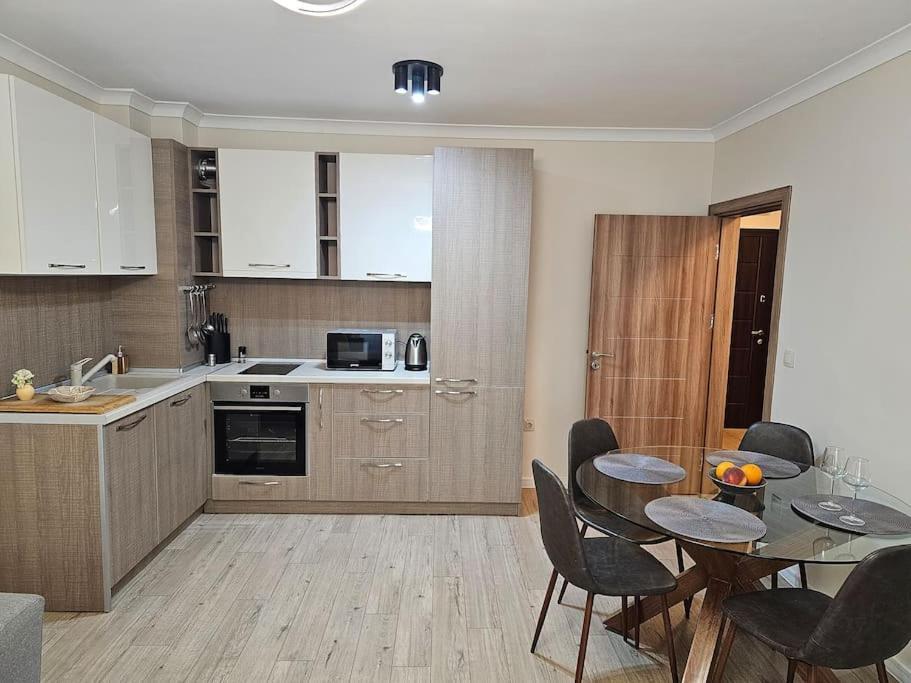 Serenity In The Heart Of Varna With Parking Bagian luar foto