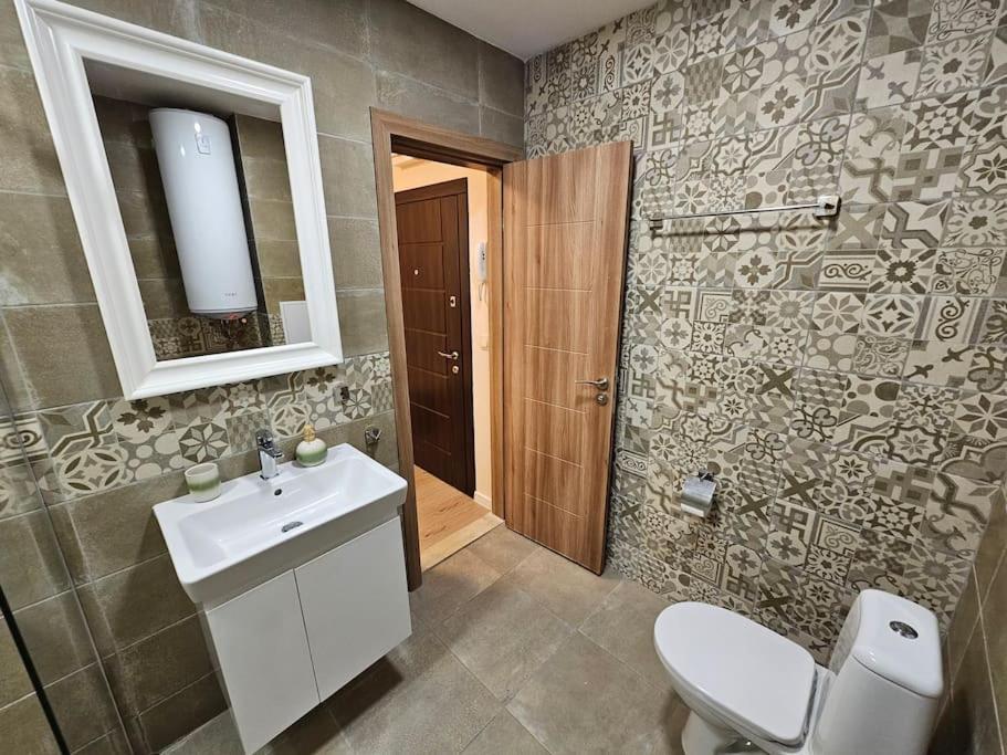 Serenity In The Heart Of Varna With Parking Bagian luar foto