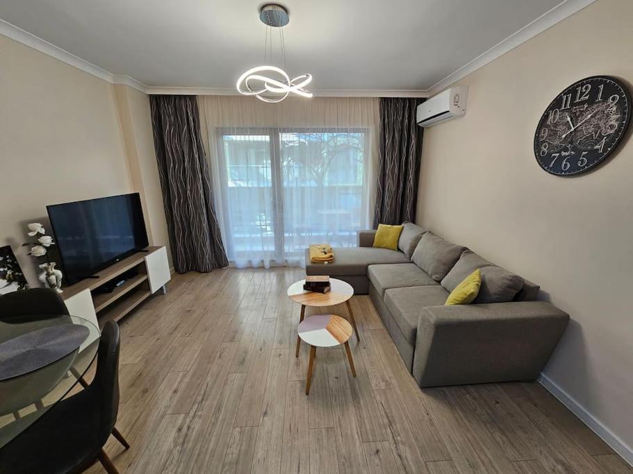Serenity In The Heart Of Varna With Parking Bagian luar foto