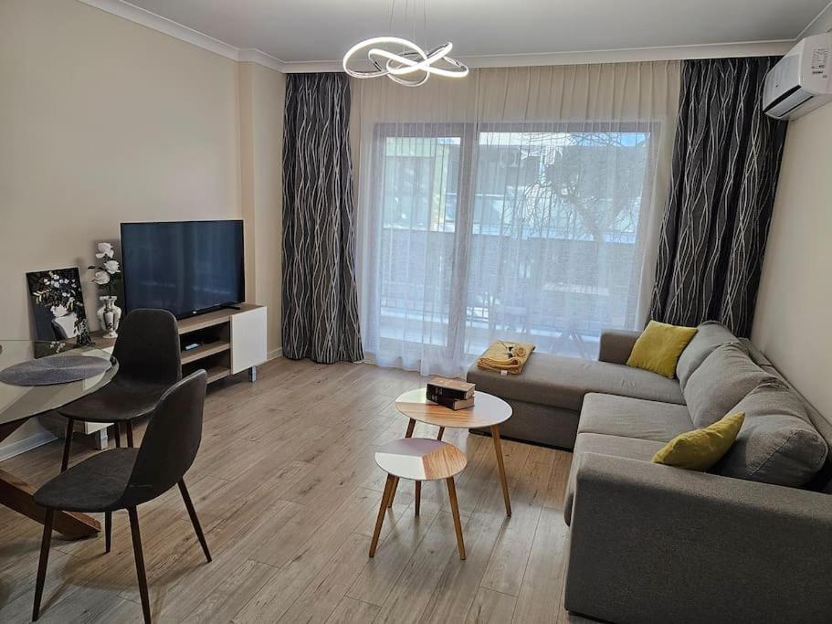 Serenity In The Heart Of Varna With Parking Bagian luar foto